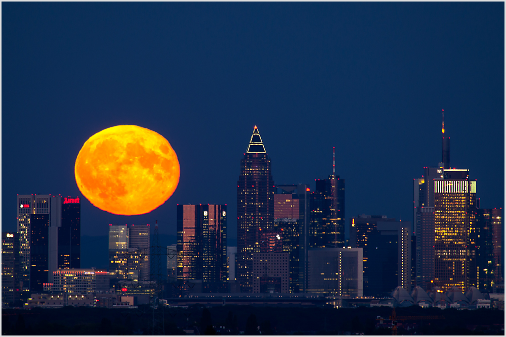 Moon over Mainhattan