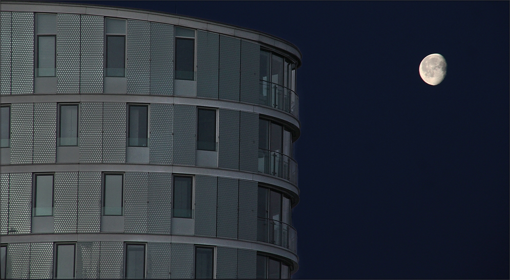 * Moon over the Hafen City *