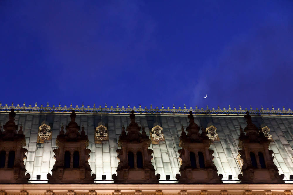 Moon over the Hamburger Rathaus