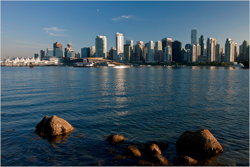 [ Moon over Vancouver ]