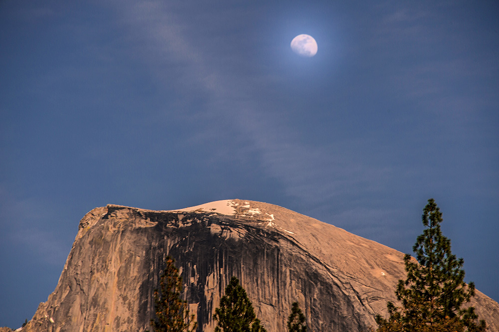 Moonrise over Half Dome (Yosemite Park, Kalifornien)