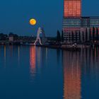 Moonrise over Molecule Man