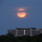 Moonrise over the German Federal Bank