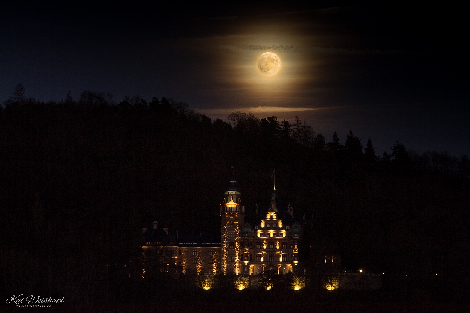 Moonrise Schloss Wolfsbrunnen