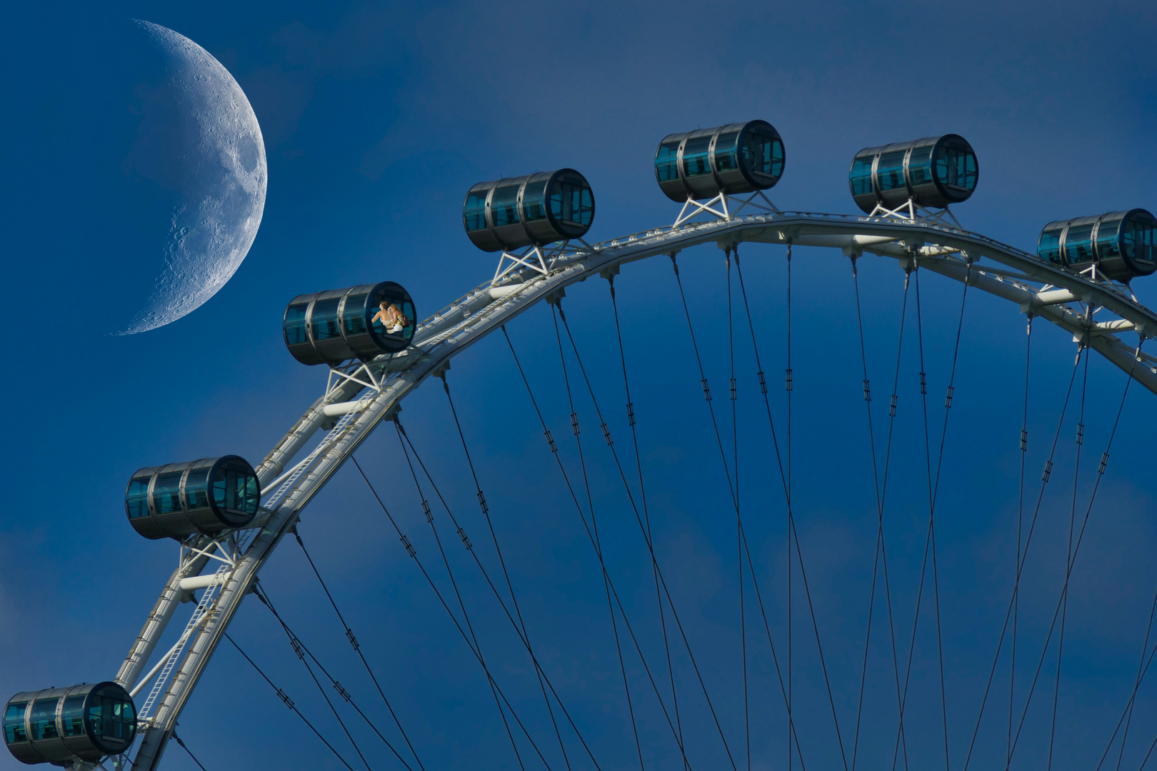 Moonwatching in Singapore)