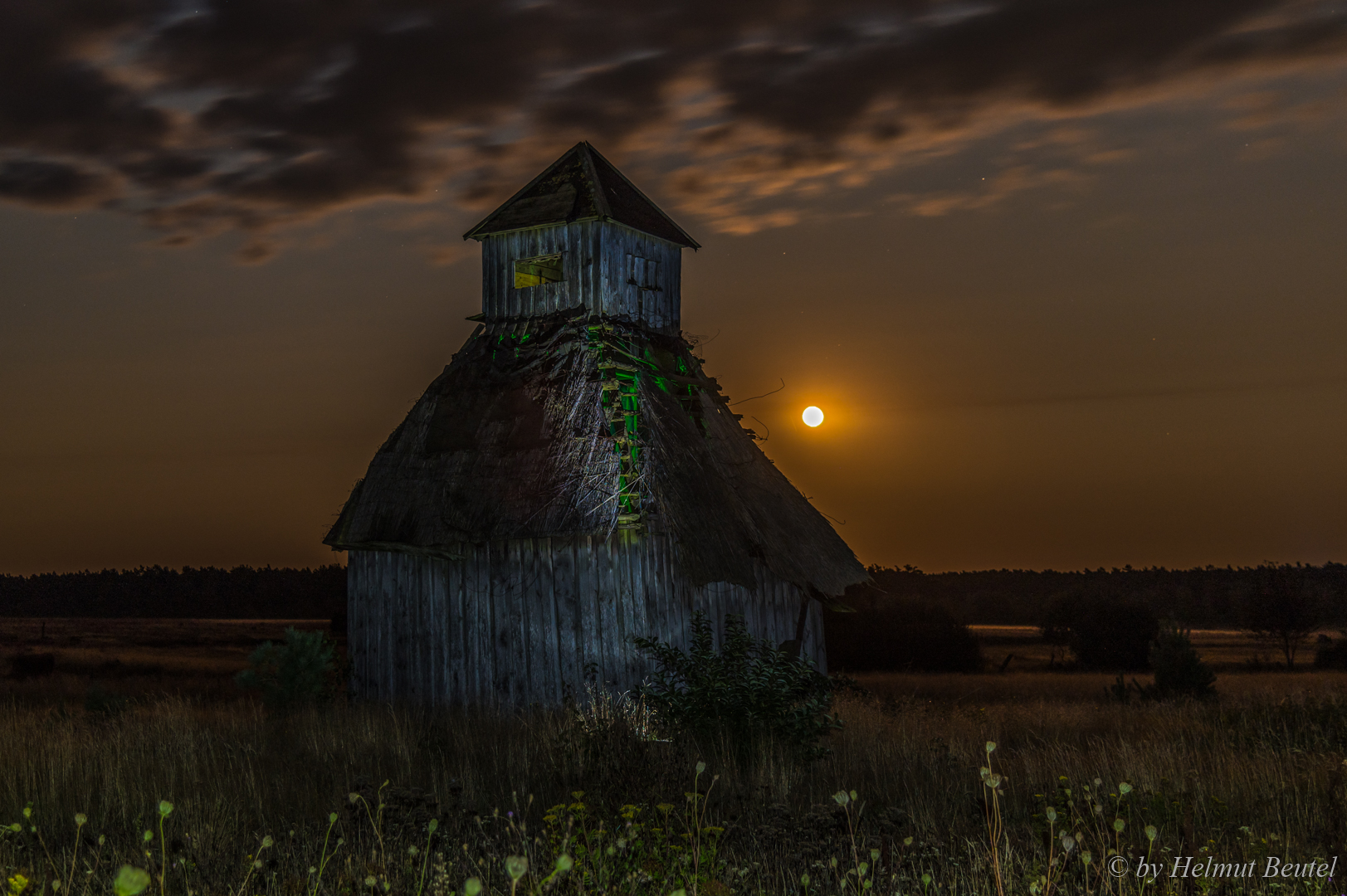 Moorkirche Tütsberg mit Mond