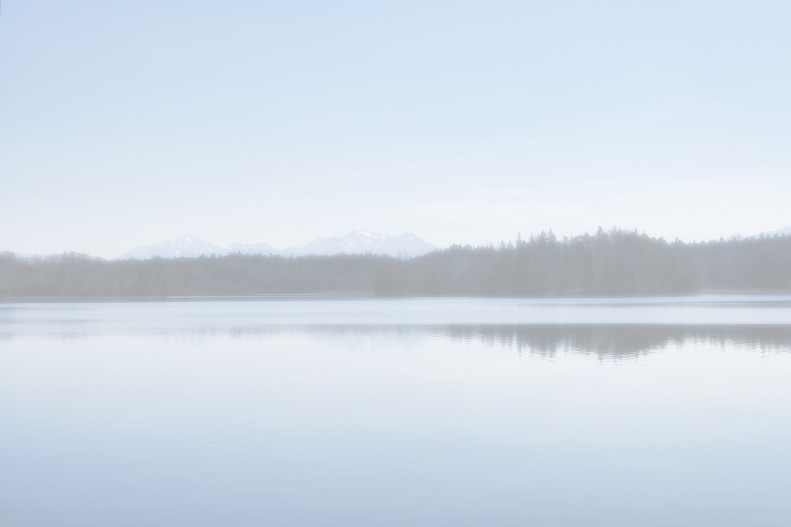 Moorsee vor den Bergen