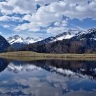 Moorweiher mit Wolken