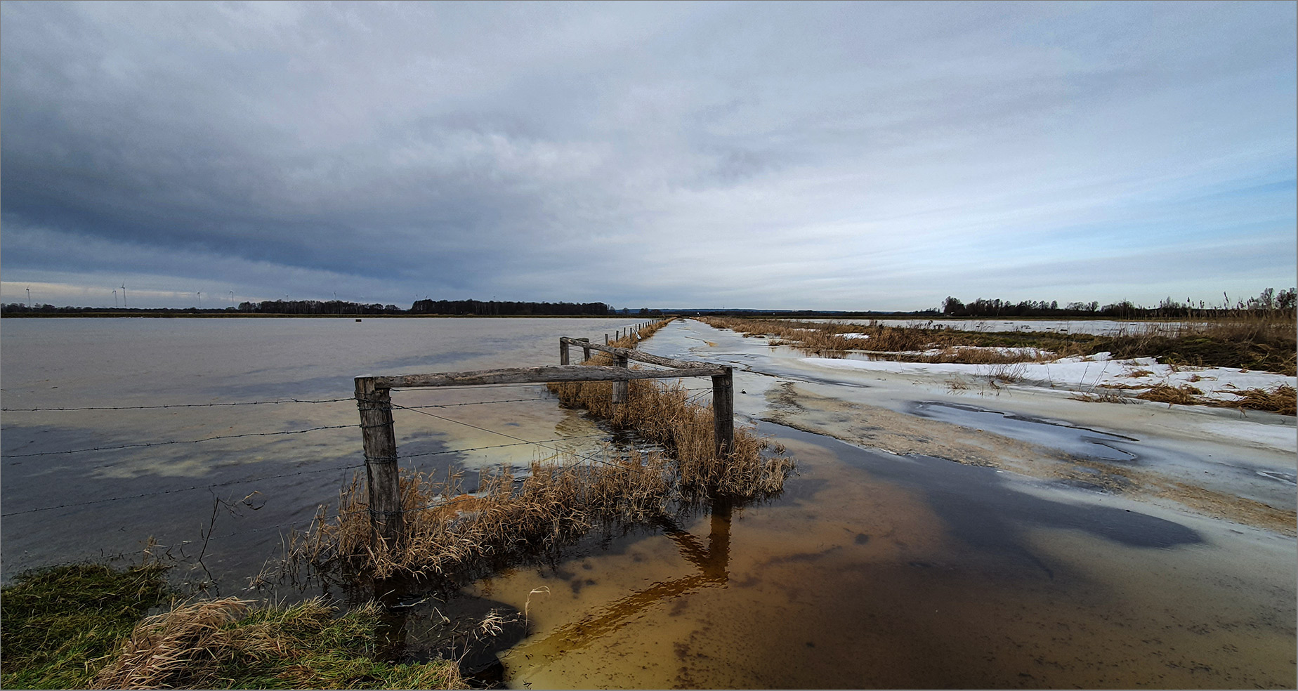 Moorwiesen unter Wasser   . . .