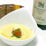 Moosbacher-Erdäpfel-Suppe mit Kräutern und Forellenkaviar