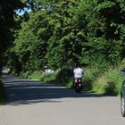 Moped mit Gefolge 