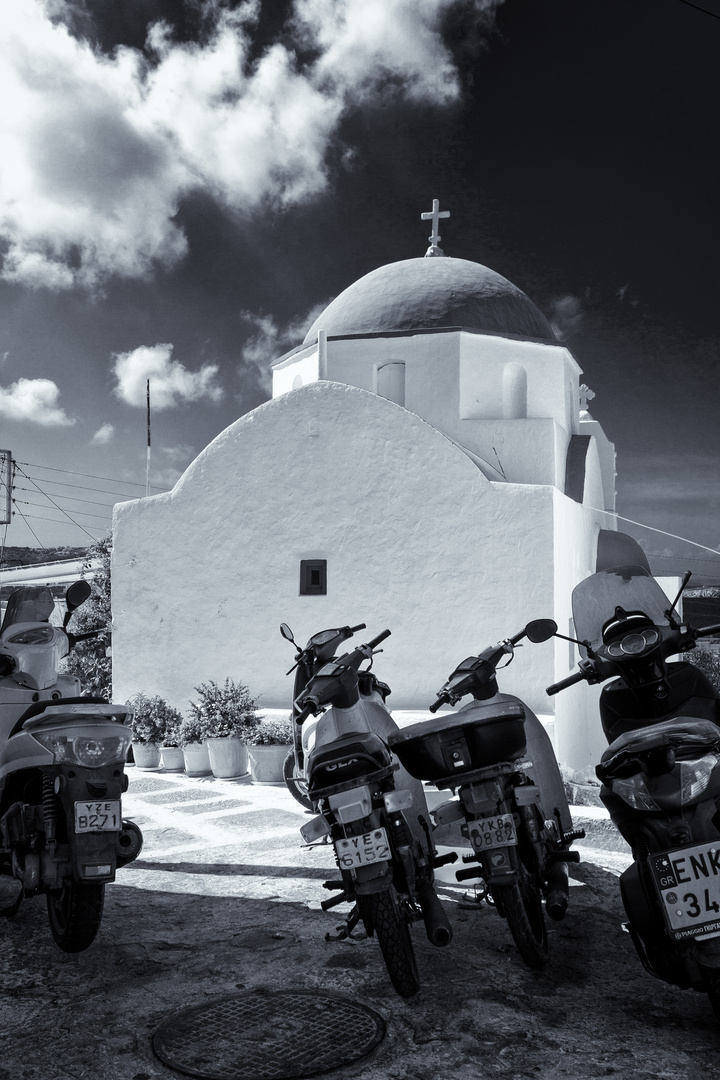 Mopeds und Kirche