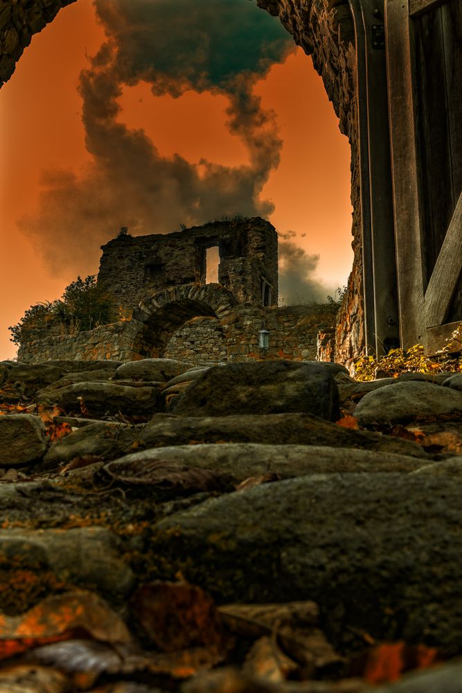 Mordor? Perhaps! - es könnte aber auch die Burg Olbrück sein ;-)