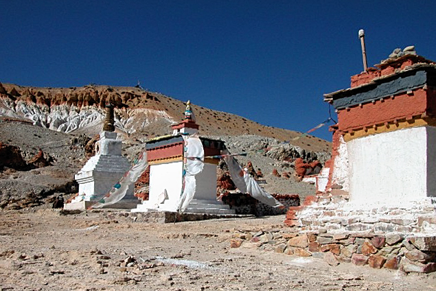 More Chorten in Tholing