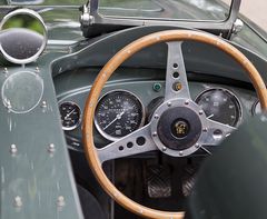 Morgan Plus 8, Cockpit