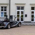 Morgan Roadster vs Schloss Rattey
