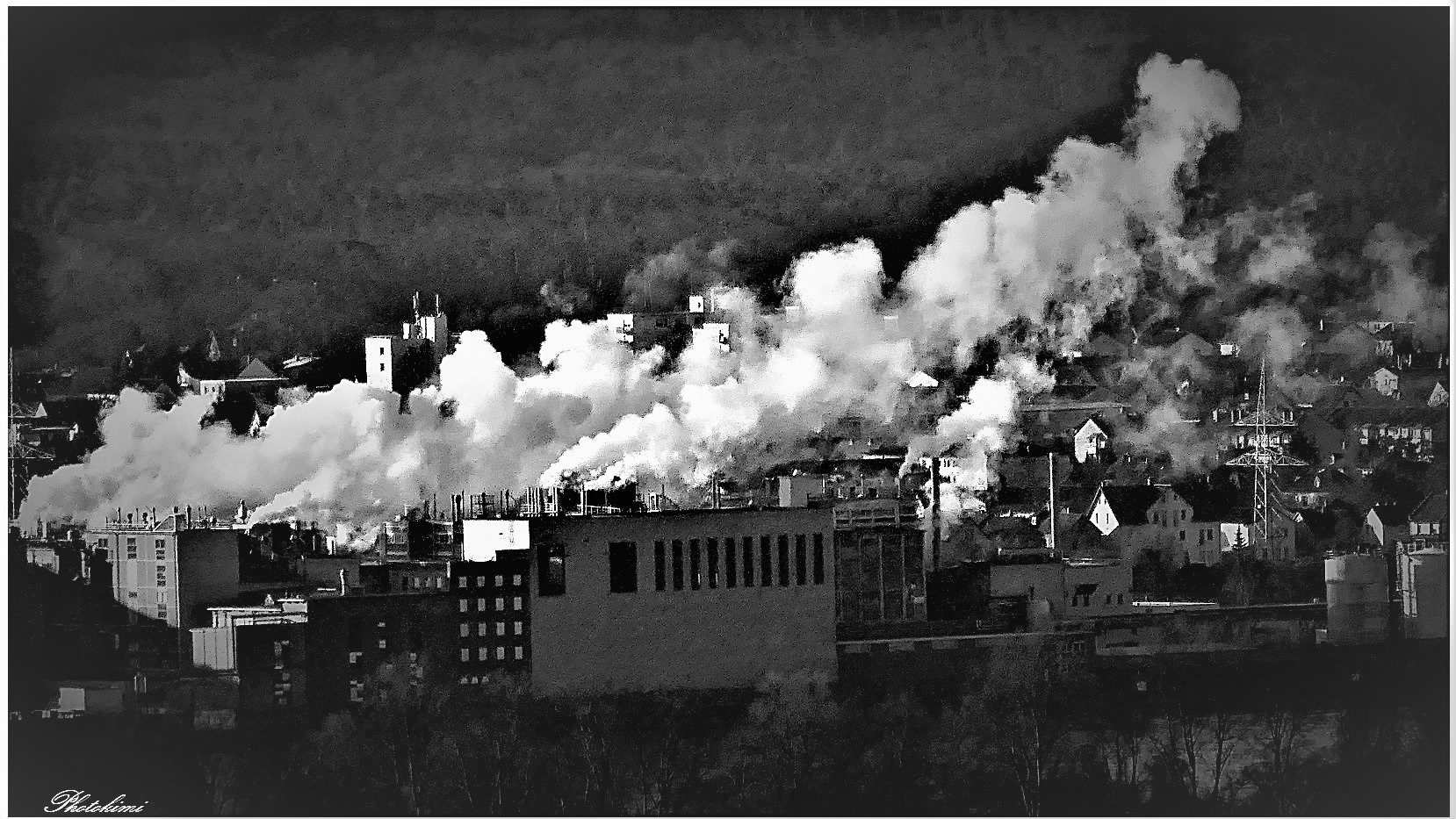 Morgen im Industriegebiet am Rhein