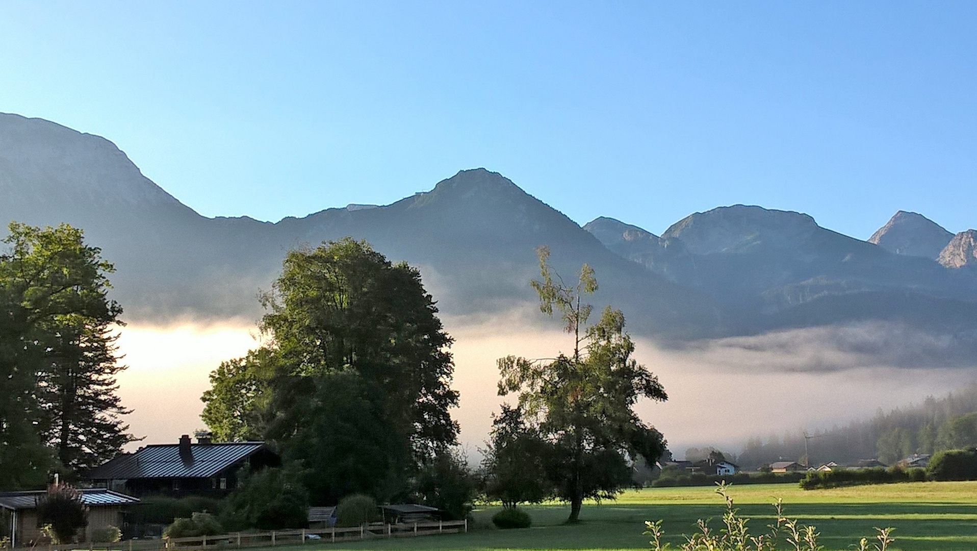 Morgen in den Alpen