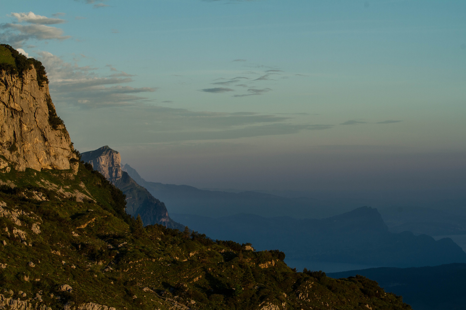 Morgen in den Alpen