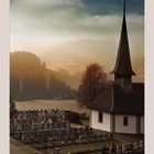 Morgen. Kirche. Friedhof. Emmental.