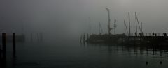 Morgen-Nebel im Hafen von Meersburg