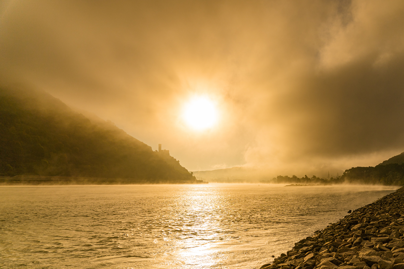 Morgen Stimmung am Rhein
