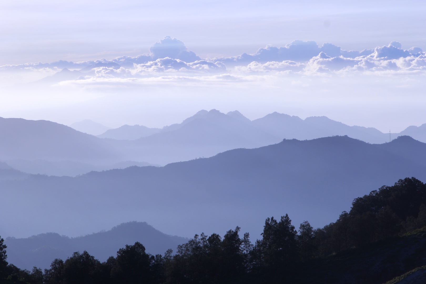 Morgen Stunde auf den Bergen in Flores Indonesien