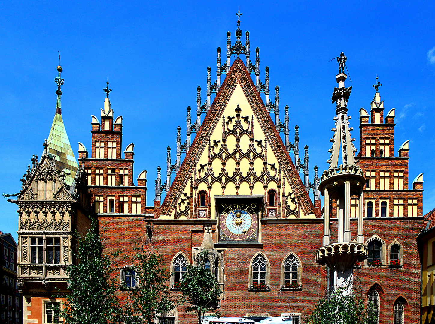 Morgenblick auf das Breslauer Rathaus