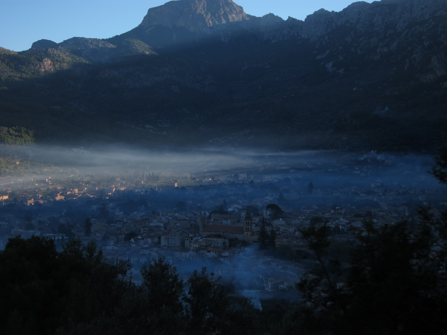 Morgendämmerung am Berghang - Porto Soller