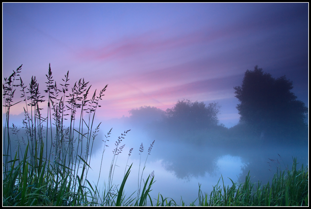 Morgendämmerung am Fluss