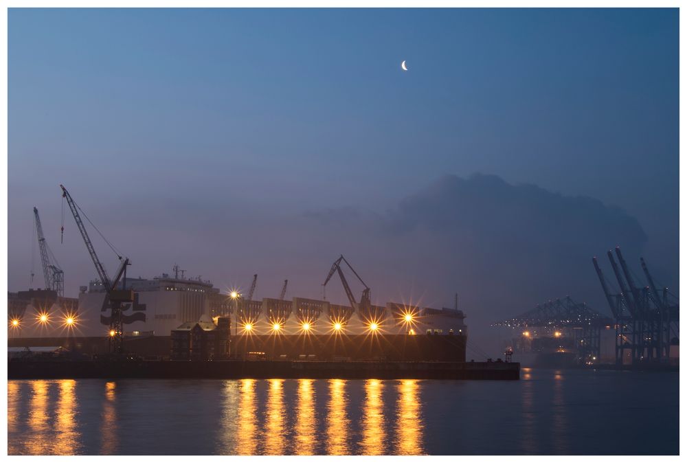 Morgendämmerung am Hafen