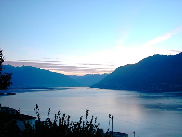 Morgendämmerung am Lago Maggiore