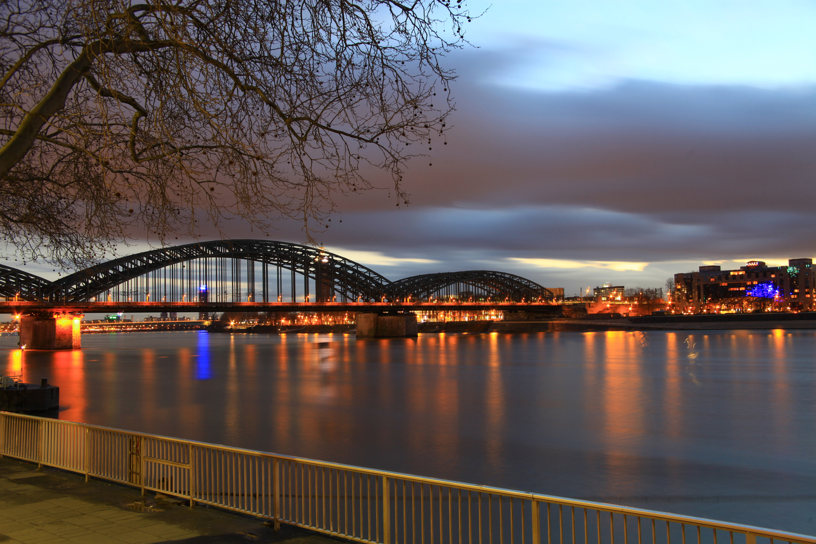 Morgendämmerung am Rhein