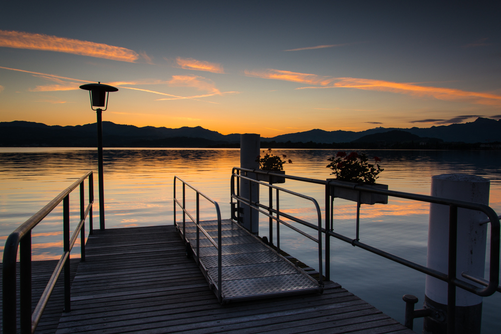 Morgendämmerung am See