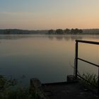 Morgendämmerung am See