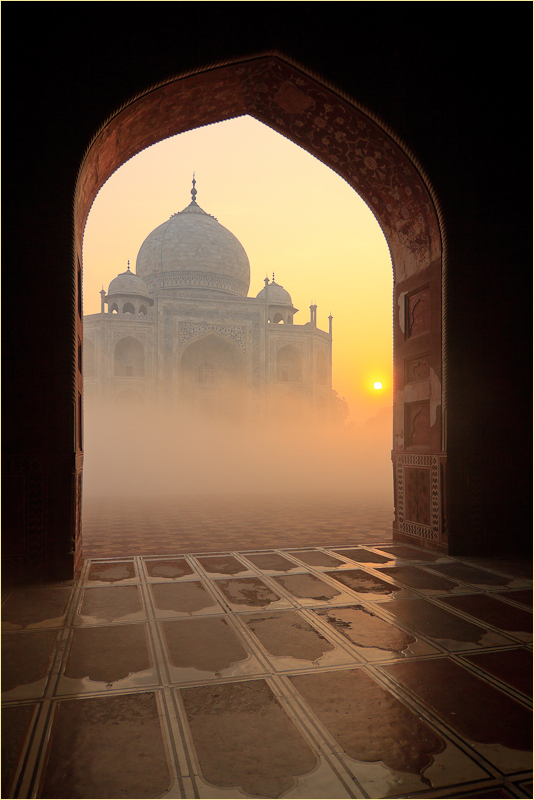 Morgendämmerung am Taj Mahal