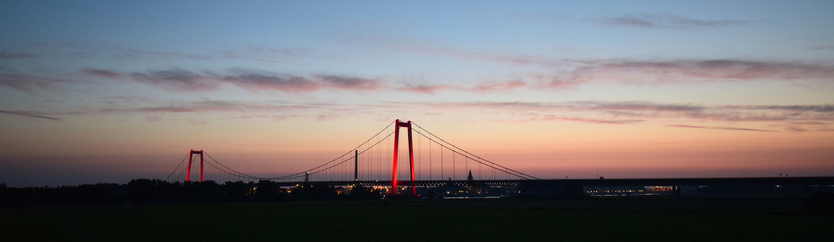 Morgendämmerung an der "Golden Gate vom Niederrhein"