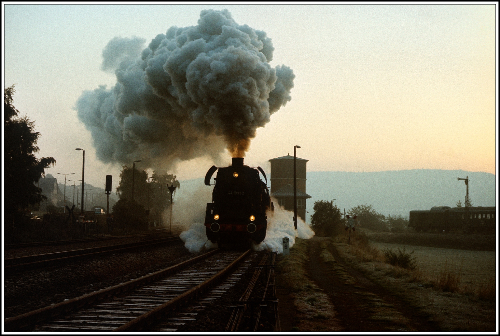 Morgendämmerung auf der Saalebahn im Oktober 1989