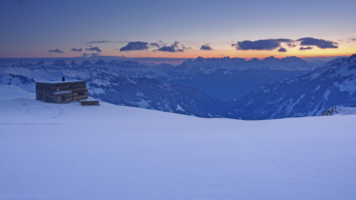 Morgendämmerung bei der Spitzmeilenhütte