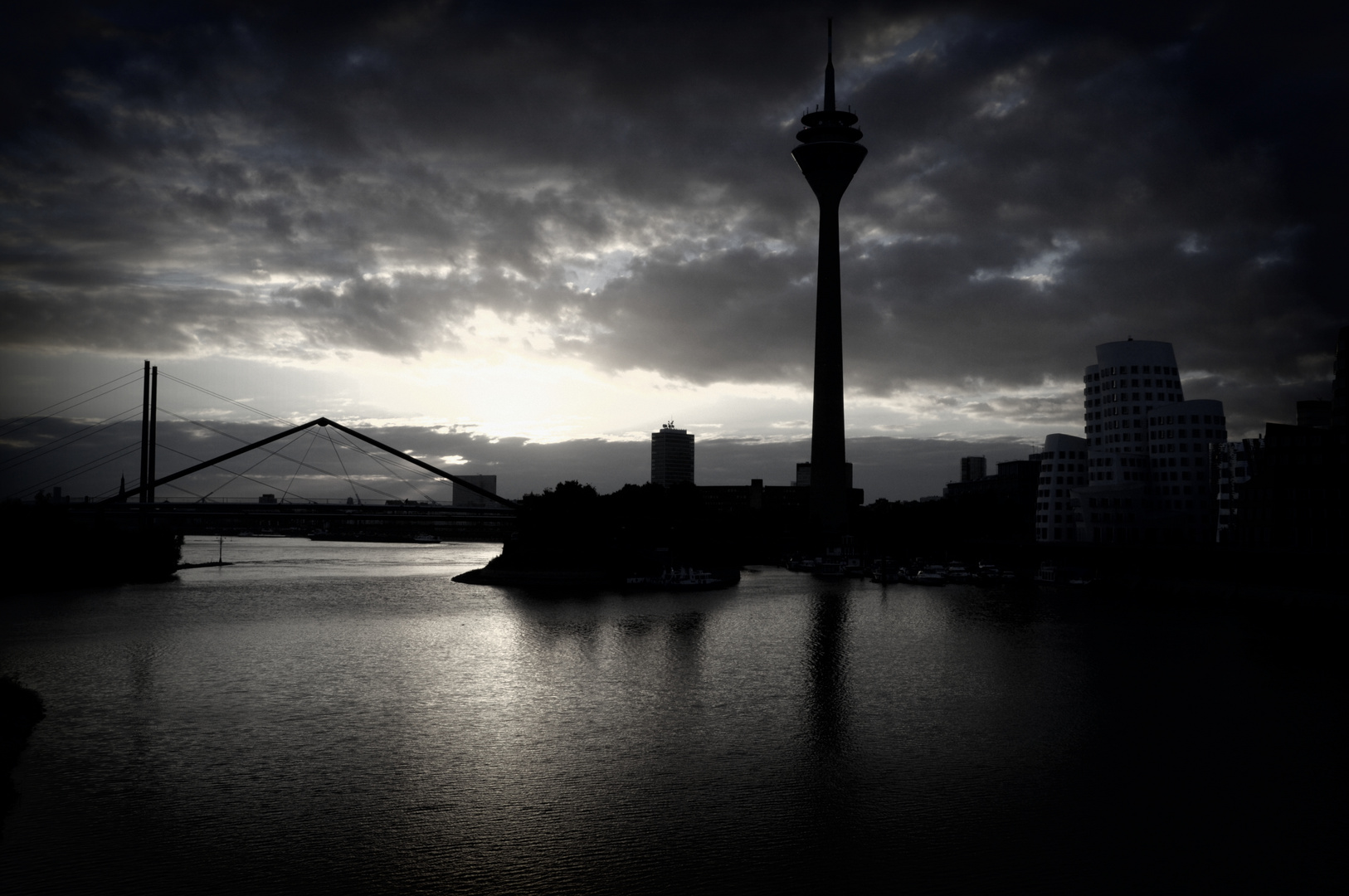 Morgendämmerung im Medienhafen