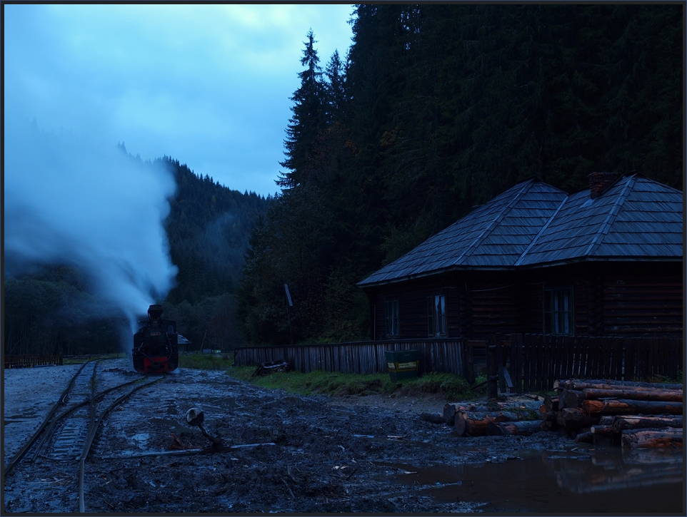 Morgendämmerung in Faina, Valea Vaserului (Rumänische Waldkarpaten)