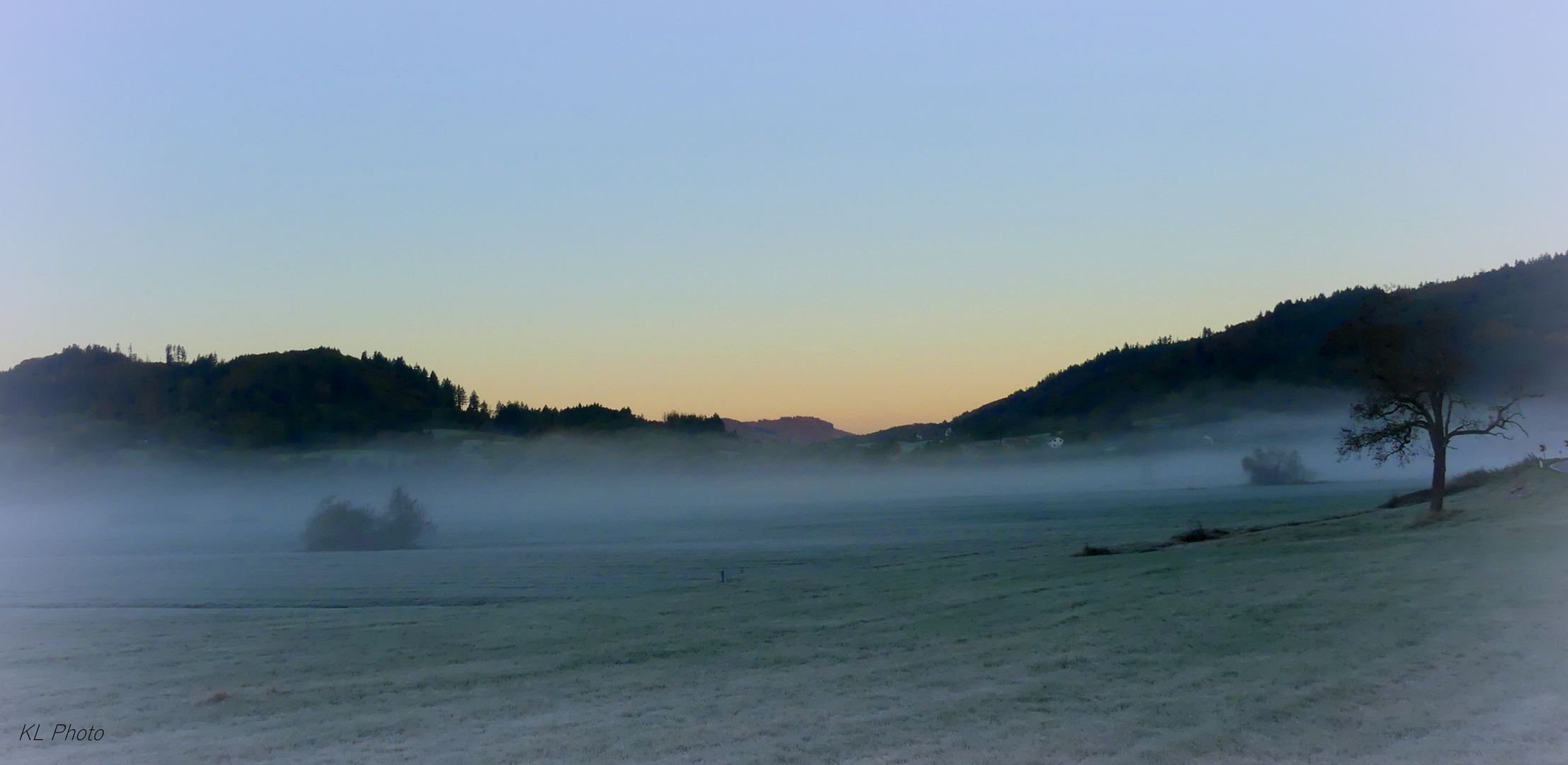 Morgendämmerung mit Nebel