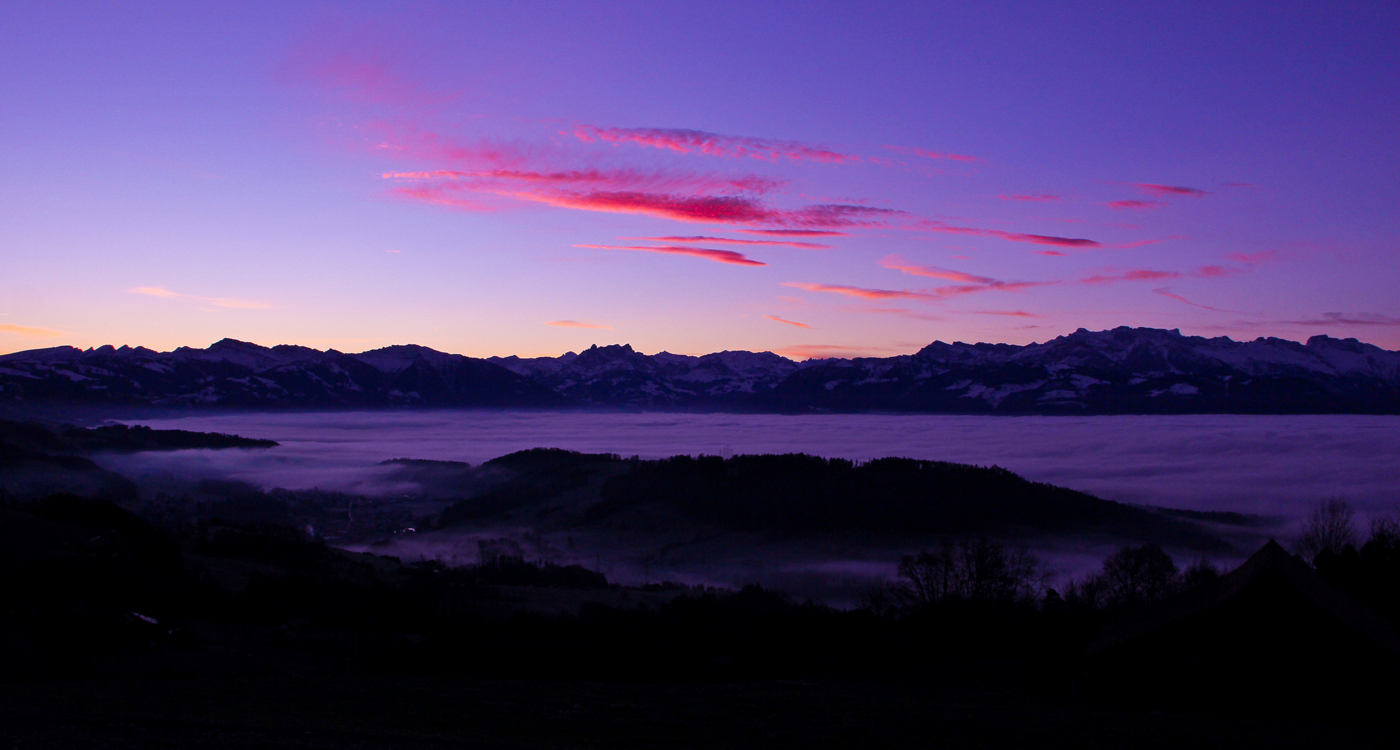 Morgendämmerung über dem Nebelmeer