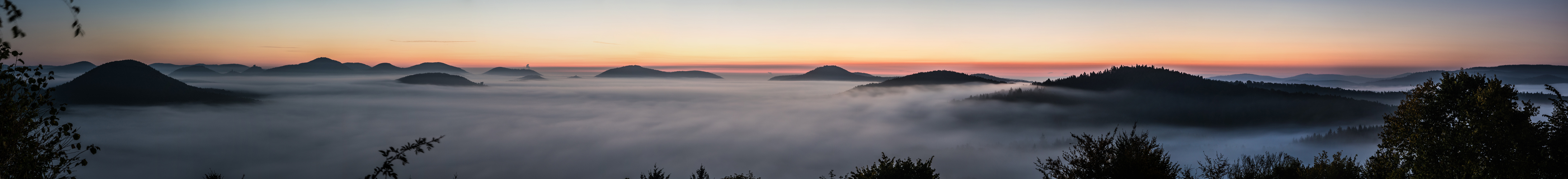 Morgendämmerung über der Ruine Lindelbrunn  -  2mal Bild anklicken zur Vollbildansicht