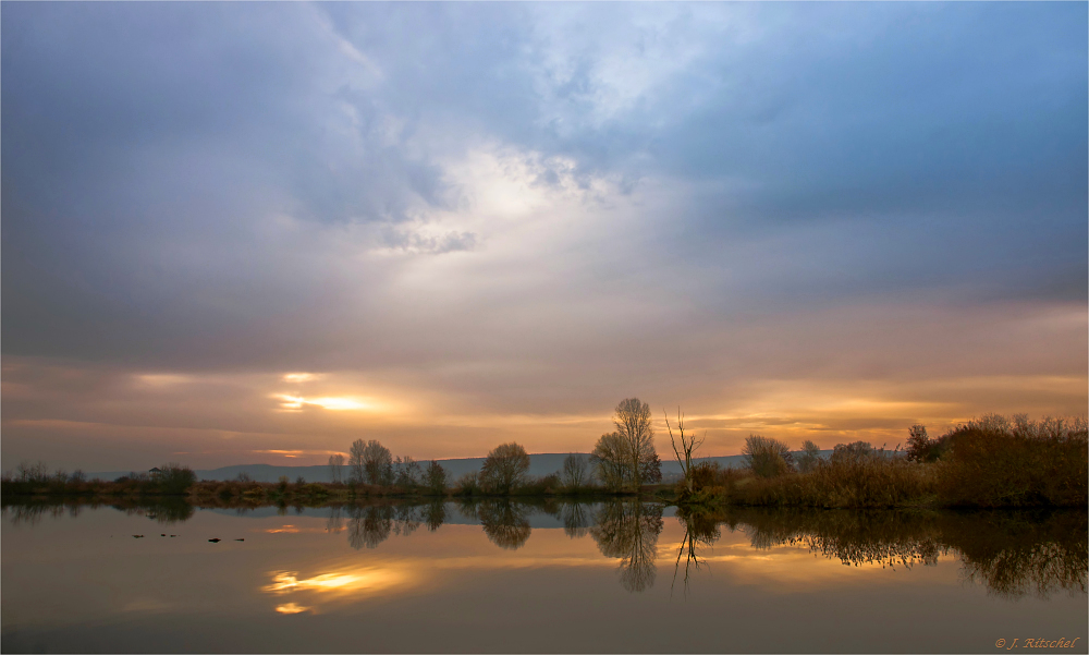 Morgendliche Herbststimmung am See