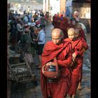 Morgendliche Prozession der Mönche