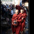 Morgendliche Prozession der Mönche (überarbeitet)