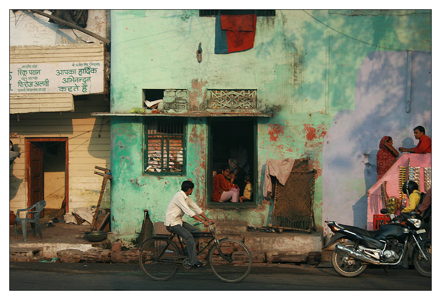 Morgendliche Stassenszene in Agra