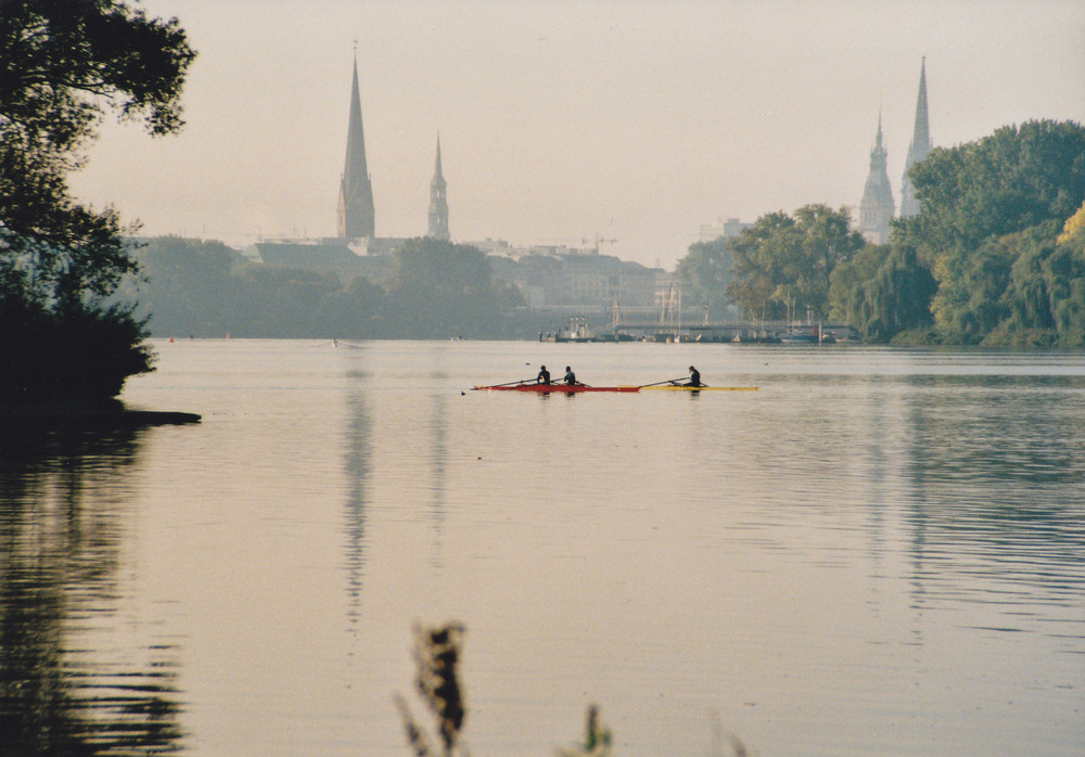 Morgendliche Stille an der Alster