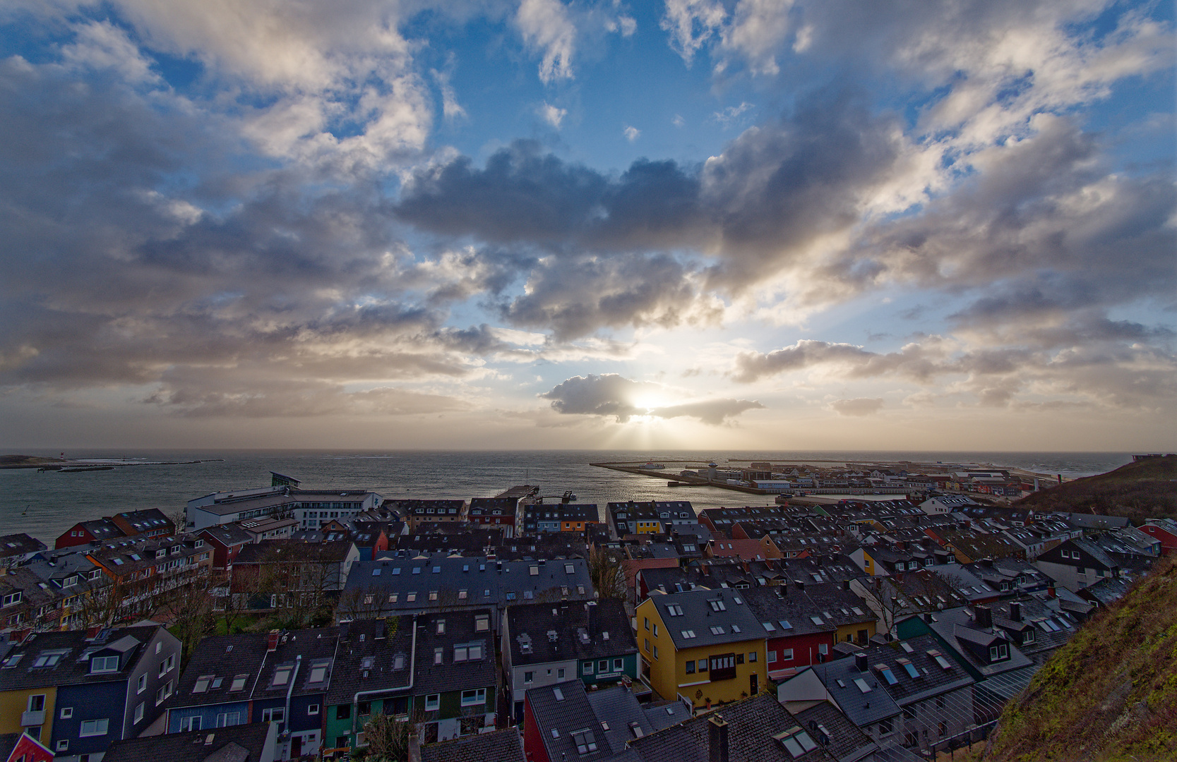 Morgendliche Wintersonne über Helgoland